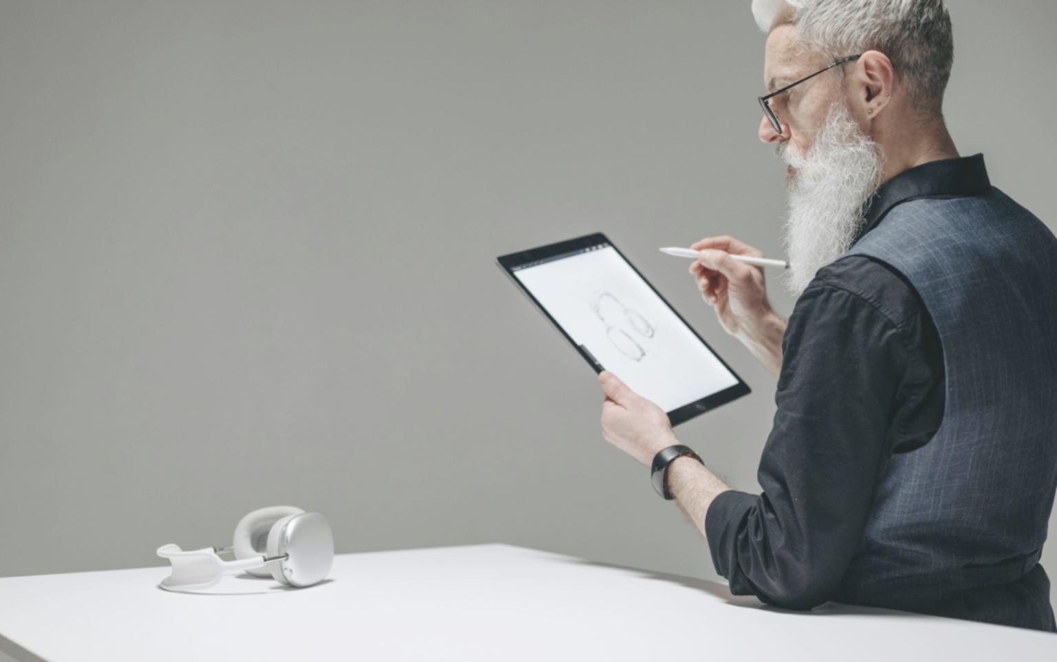 Detailierte Porträtzeichnung in Entstehung